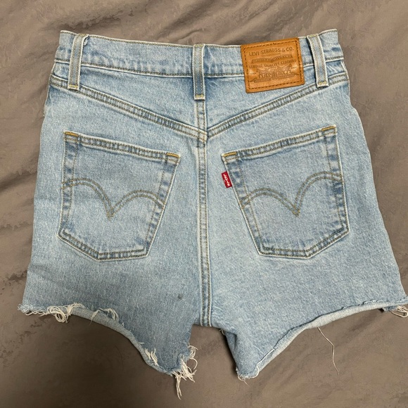 Levi’s Ribcage Short - Picture 4 of 5